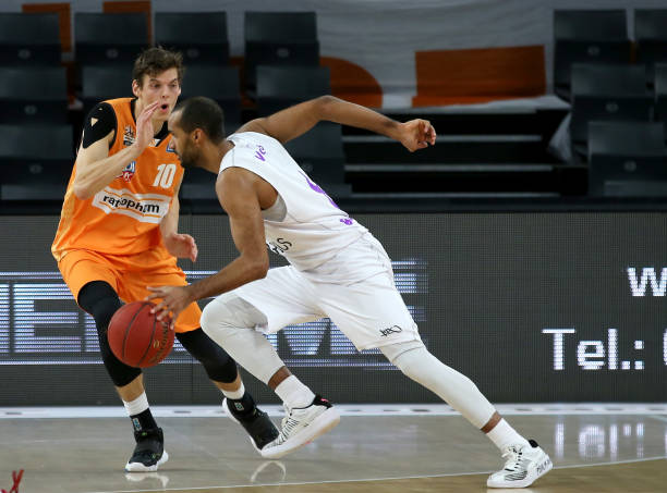 球员来避免 球员来避免